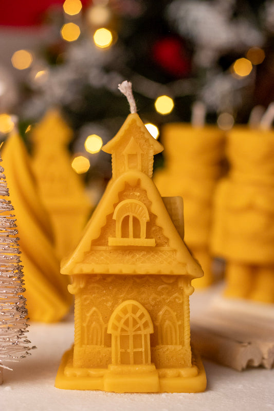 Pure Beeswax Christmas House Candle, Cottage Candle, Christmas Candle,  Handmade from 100% beeswax sourced from small-scale London beekeepers, Perfect Winter gift, Candle centrepiece, Natural beeswax candle, Festive Gingerbread House Candle