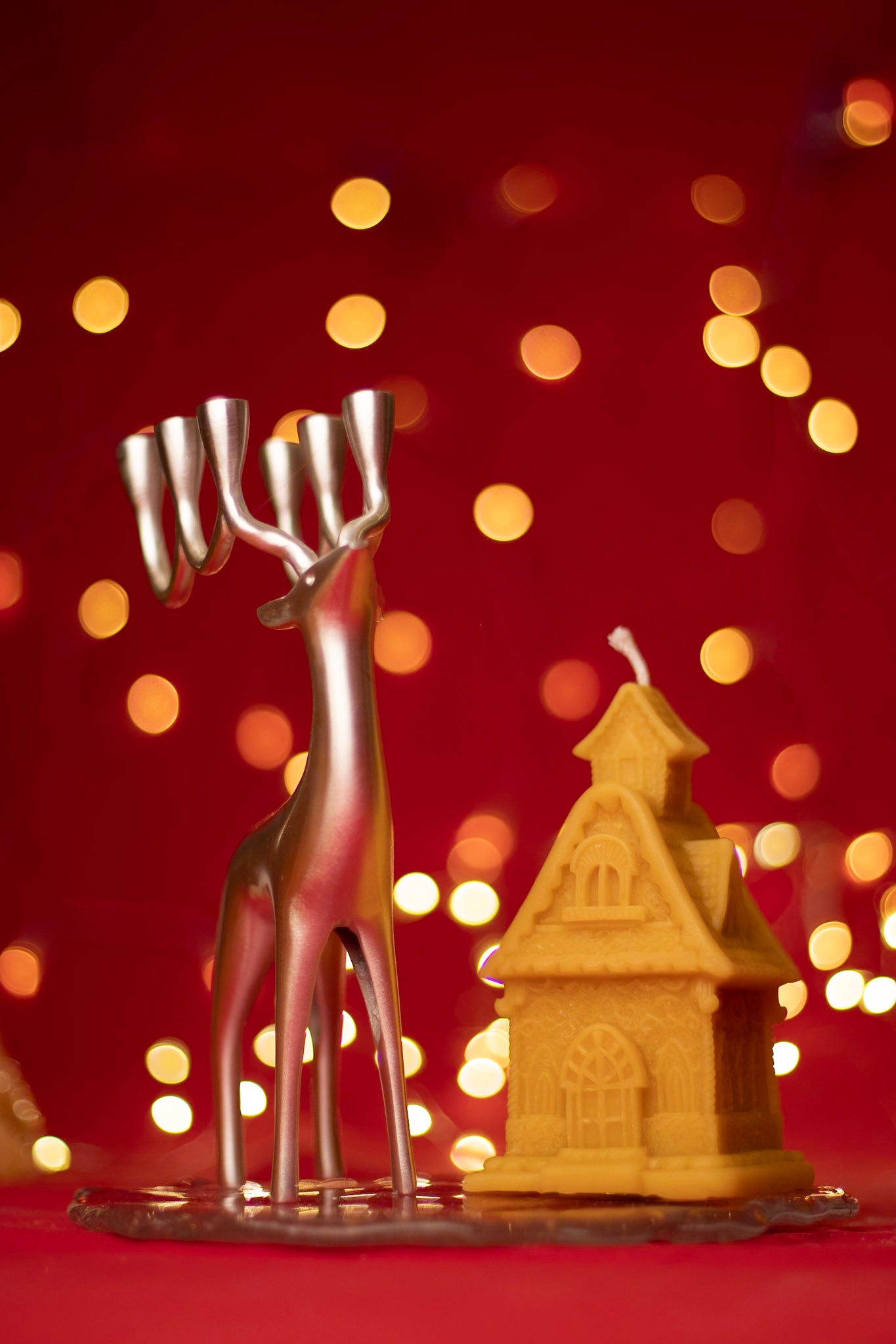 Pure Beeswax Christmas House Candle, Cottage Candle, Christmas Candle,  Handmade from 100% beeswax sourced from small-scale London beekeepers, Perfect Winter gift, Candle centrepiece, Natural beeswax candle, Festive Gingerbread House Candle