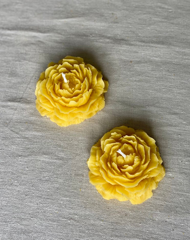 Eco-friendly beeswax peony candle gifts, Eco party favours, Beeswax sourced from small-scale London beekeepers, Bee friendly candle gifts