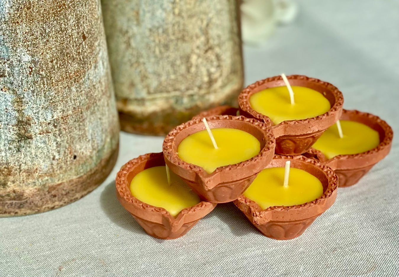 Pure beeswax eco-friendly candle gift set, Candles made from 100% pure beeswax sourced from small-scale London beekeepers, Ribbon gift wrapped, Bess friendly candle gifts, Eco-luxury, Friendship gift, Thank you gift