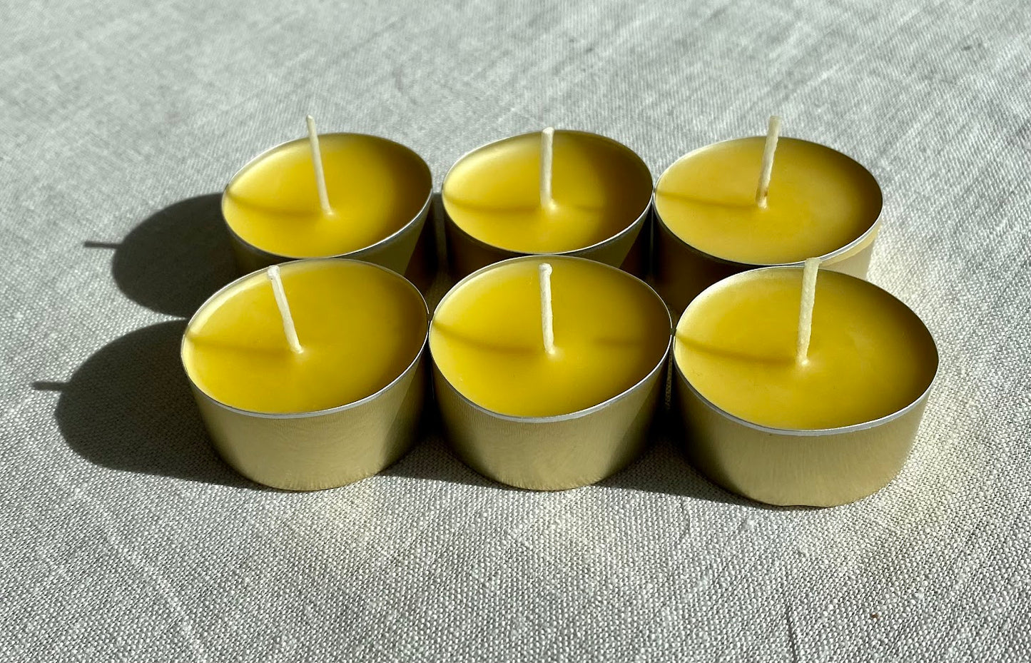 Pure beeswax tealight, Candles made from 100% pure beeswax sourced from small-scale London beekeepers, Natural and clean tealights