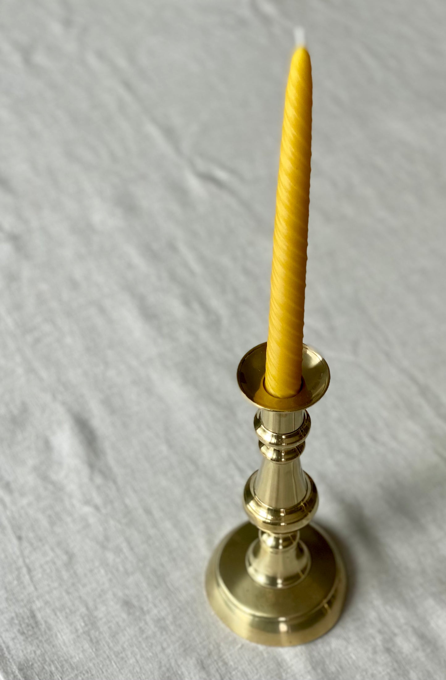 Pure beeswax long burning dinner candle, Non-drip spiral taper, Sustainable wedding candle, Naturally fragrant, Candles made from 100% pure beeswax sourced from small-scale London beekeepers