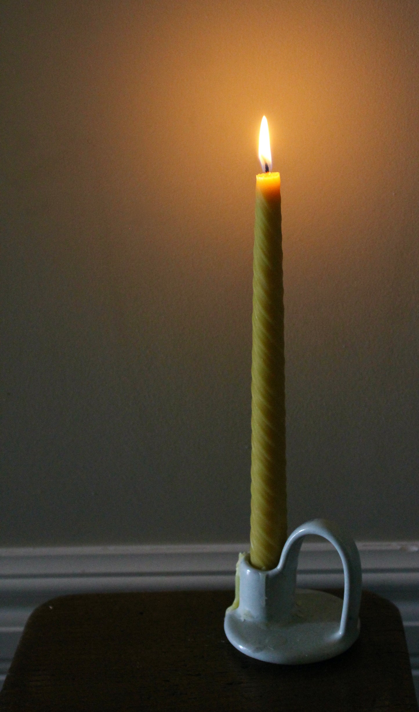 Pure beeswax long burning dinner candle, Non-drip spiral taper, Sustainable wedding candle, Naturally fragrant, Candles made from 100% pure beeswax sourced from small-scale London beekeepers