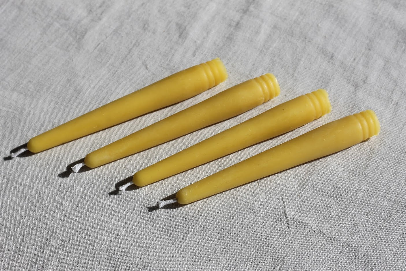 Pure beeswax dinner candle, Non-drip taper, Candles made from 100% pure beeswax sourced from small-scale London beekeepers