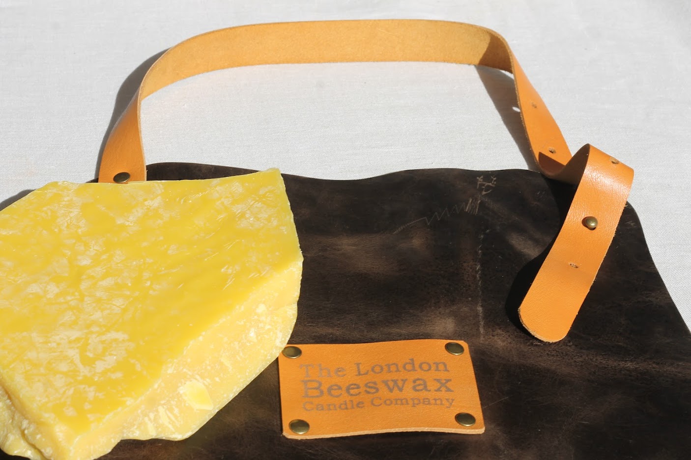 Pure beeswax eco-friendly candle gift set, Candles made from 100% pure beeswax sourced from small-scale London beekeepers, Ribbon gift wrapped, Bess friendly candle gifts, Eco-luxury, Friendship gift, Thank you gift