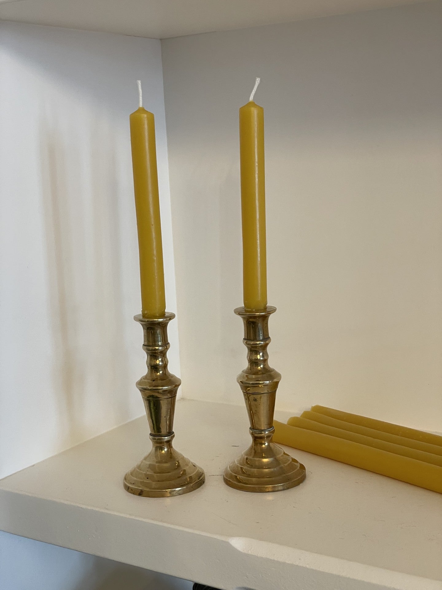 A beautiful pair of antique brass candlestick holders with 6 pure beeswax dinner candle gift set, Vintage small brass decor, Candle light, Unique Christmas gift