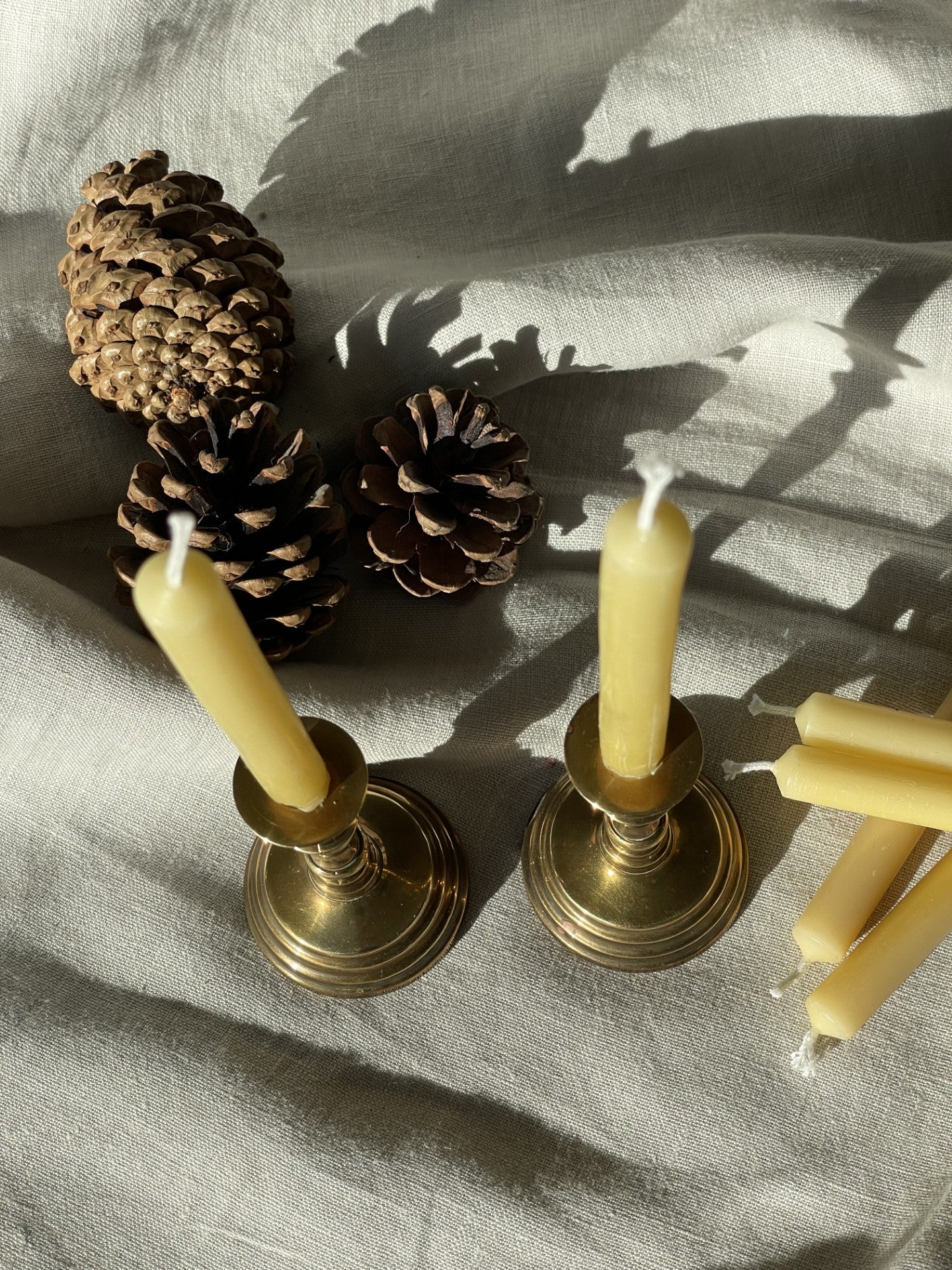 A beautiful pair of vintage brass small (9cm) candlestick holders with 6 matching pure beeswax dinner candle gift set, Vintage brass decor, Thin beeswax taper candles, Hygge