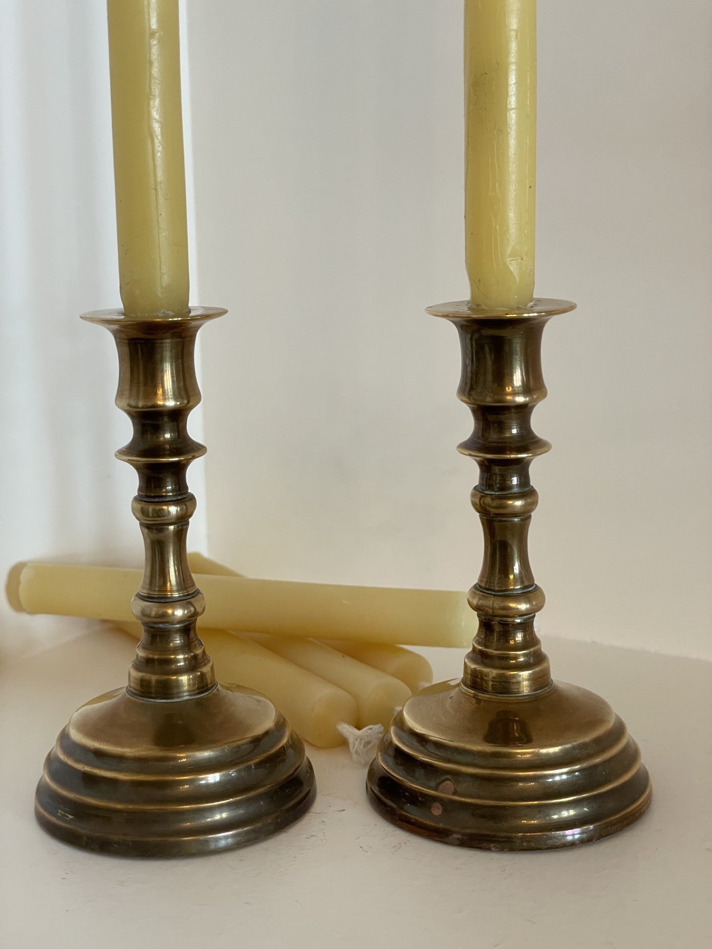 A beautiful pair of vintage brass small (9cm) candlestick holders with 6 matching pure beeswax dinner candle gift set, Vintage brass decor, Thin beeswax taper candles, Hygge