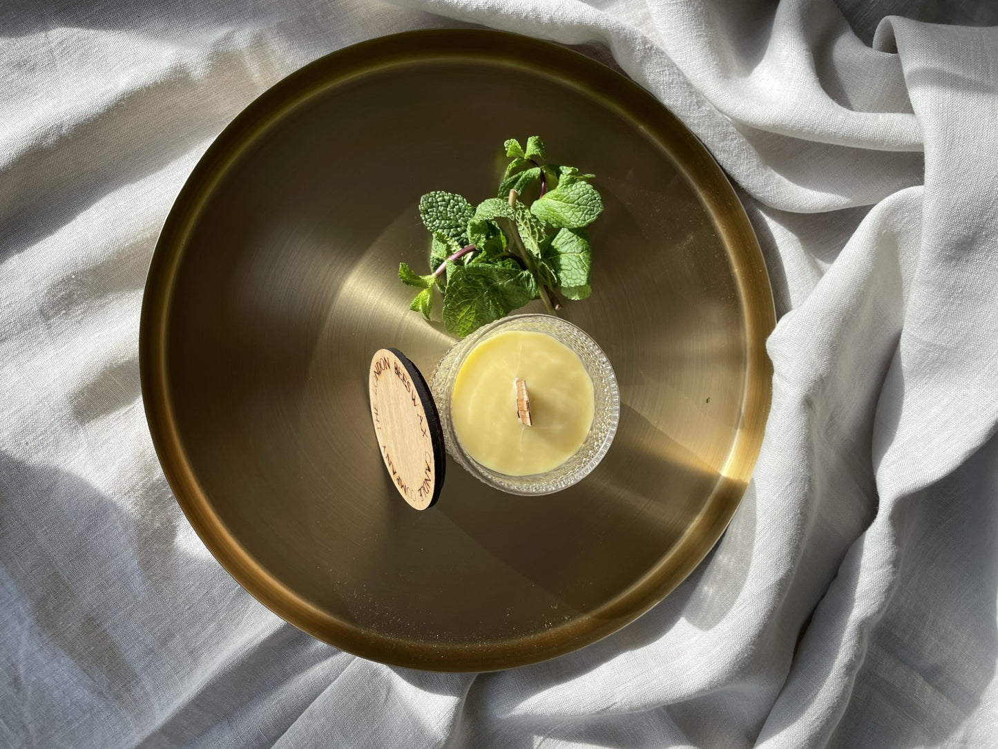 NEW Evergreen Renewal, The London Beeswax Focus Candle, Organically scented peppermint, eucalyptus and frankincense wood wick candle with oak lid, Non-toxic scented candle, Slow burning, Personalised gift box, Made from natural, organic ingredients