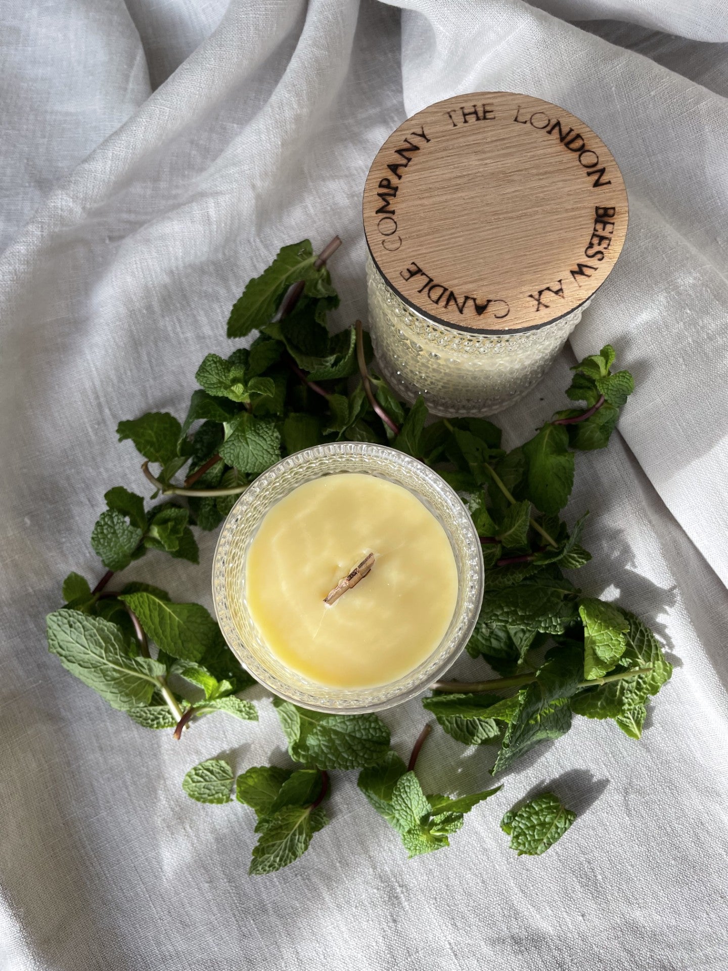 NEW Evergreen Renewal, The London Beeswax Focus Candle, Organically scented peppermint, eucalyptus and frankincense wood wick candle with oak lid, Non-toxic scented candle, Slow burning, Personalised gift box, Made from natural, organic ingredients