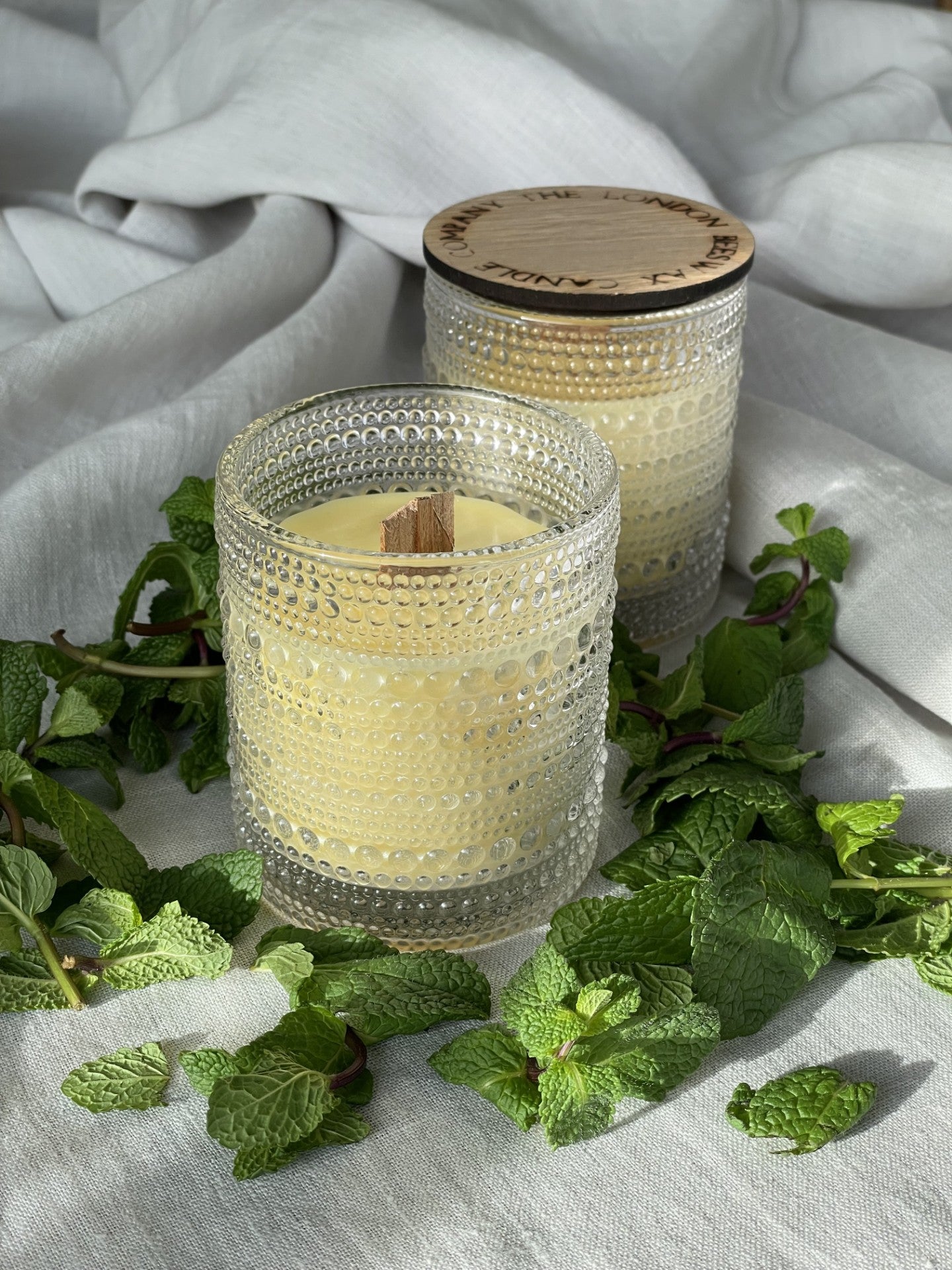 NEW Evergreen Renewal, The London Beeswax Focus Candle, Organically scented peppermint, eucalyptus and frankincense wood wick candle with oak lid, Non-toxic scented candle, Slow burning, Personalised gift box, Made from natural, organic ingredients