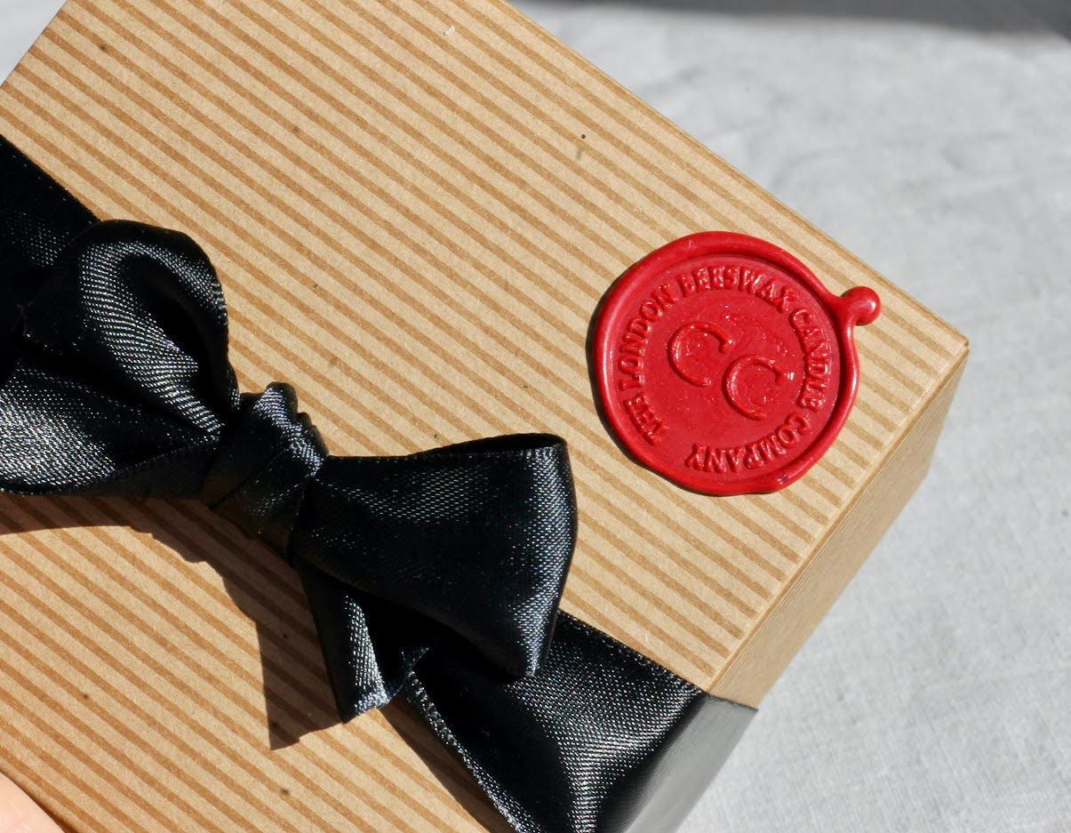 Pure beeswax luxury wood wick candle with oak lid, Sustainable gift, Personalised candle gift box, Candles made from 100% pure beeswax sourced from small-scale London beekeepers