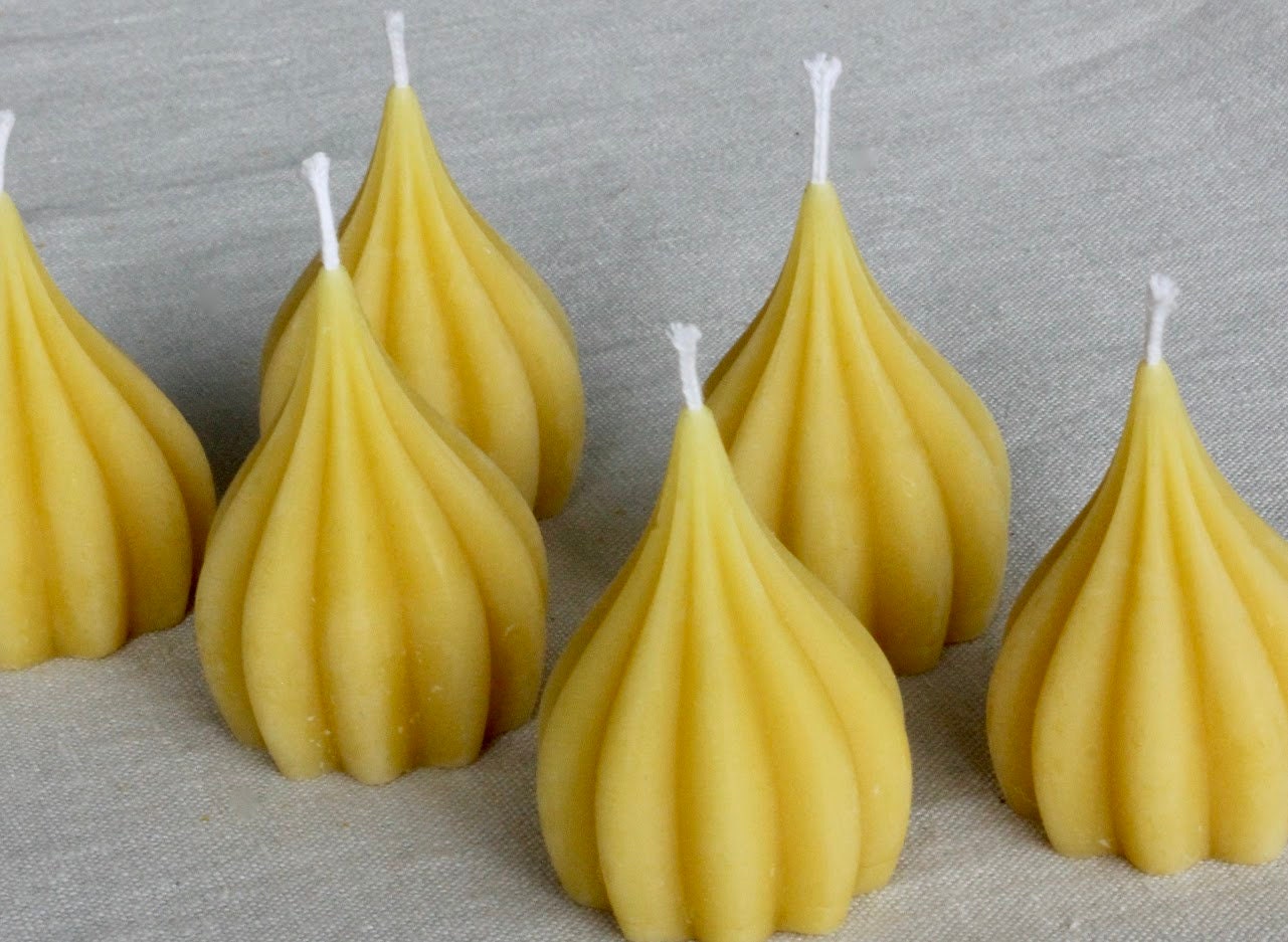 Pure beeswax zero-waste large tealight candle, Natural 'garlic' shaped tealight, Sustainable candles, Zero waste refills, Candles made from 100% beeswax sourced from small-scale London beekeepers, Beautiful organic, natural votive candles