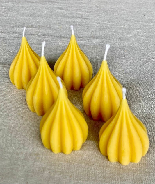 Pure beeswax zero-waste large tealight candle, Natural 'garlic' shaped tealight, Sustainable candles, Zero waste refills, Candles made from 100% beeswax sourced from small-scale London beekeepers, Beautiful organic, natural votive candles