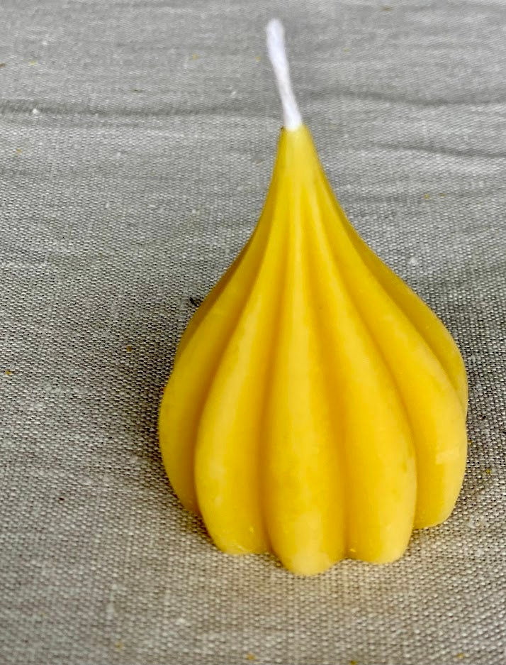 Pure beeswax zero-waste large tealight candle, Natural 'garlic' shaped tealight, Sustainable candles, Zero waste refills, Candles made from 100% beeswax sourced from small-scale London beekeepers, Beautiful organic, natural votive candles