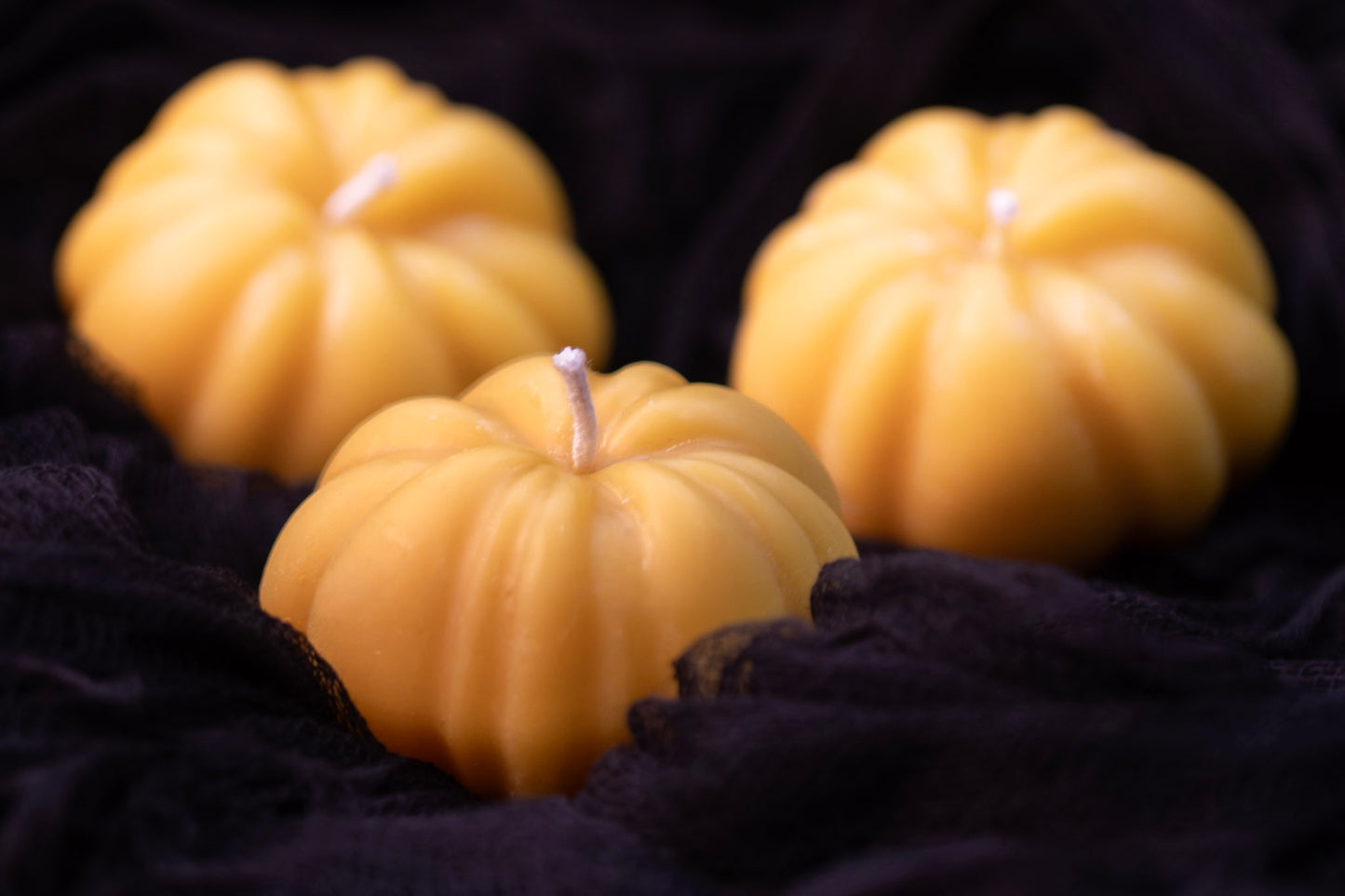 Autumn Beeswax Pumpkin Candle, Perfect for Autumn & Halloween Decor, Handmade from 100% beeswax sourced from small-scale London beekeepers, Perfect Autumn gift, Candle centrepiece