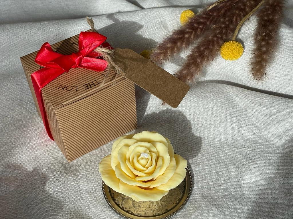 The London Beeswax organic scented lavender rose candle, Personalised thank you/friendship gift set, Beeswax sourced from small-scale London beekeepers, Candle centrepiece, Summer scented candle