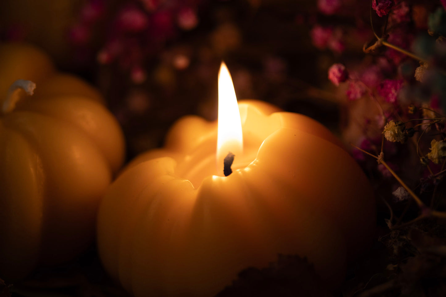 Autumn Beeswax Pumpkin Candle, Perfect for Autumn & Halloween Decor, Handmade from 100% beeswax sourced from small-scale London beekeepers, Perfect Autumn gift, Candle centrepiece