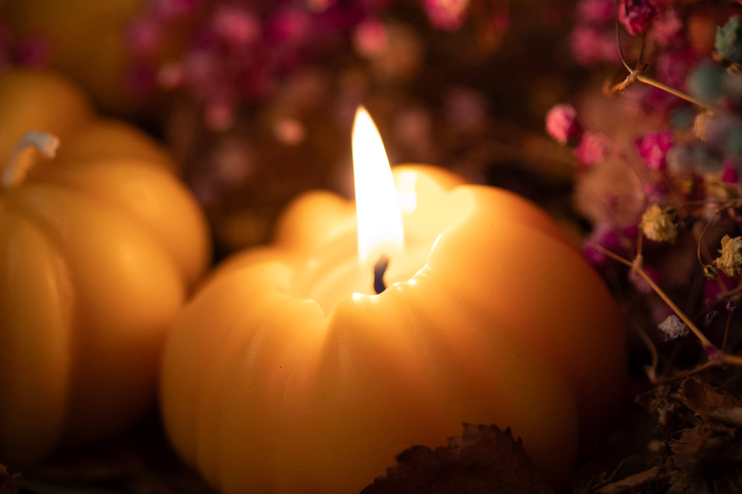 Autumn Beeswax Pumpkin Candle, Perfect for Autumn & Halloween Decor, Handmade from 100% beeswax sourced from small-scale London beekeepers, Perfect Autumn gift, Candle centrepiece