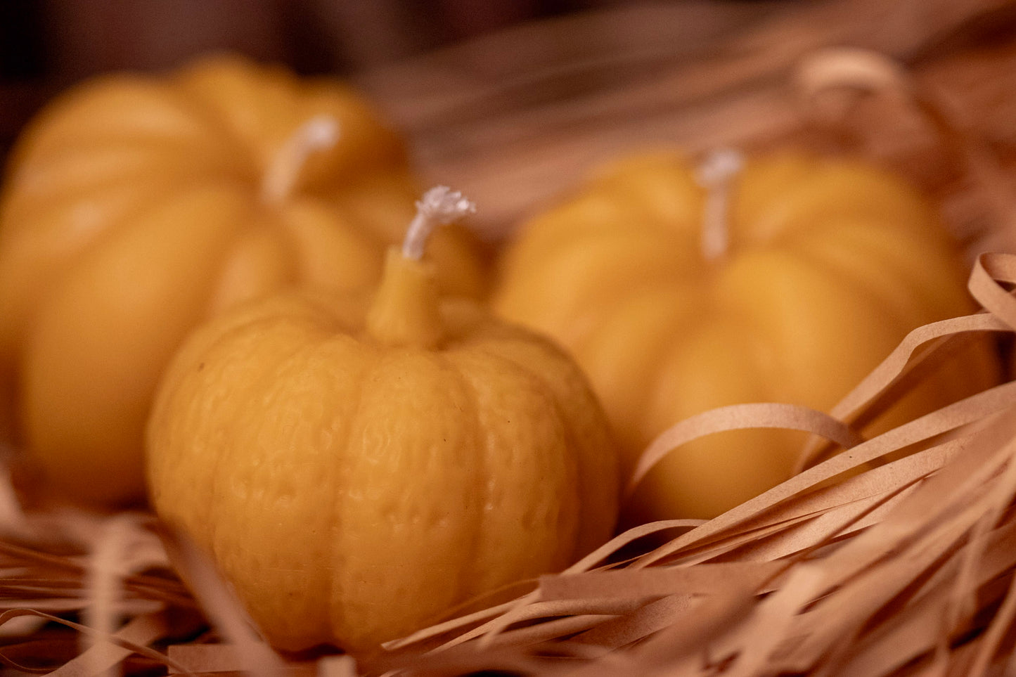 Mini / Small Beeswax Pumpkin Candle, Perfect for Autumn & Halloween Decor, Handmade from 100% beeswax sourced from small-scale London beekeepers, Perfect Winter gift, Candle centrepiece, Natural beeswax candle