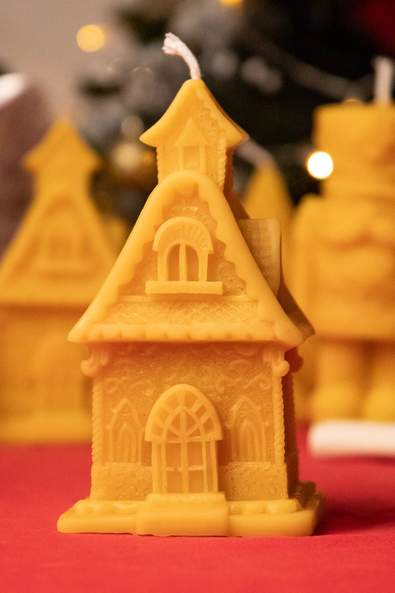 Pure Beeswax Christmas House Candle, Cottage Candle, Christmas Candle,  Handmade from 100% beeswax sourced from small-scale London beekeepers, Perfect Winter gift, Candle centrepiece, Natural beeswax candle, Festive Gingerbread House Candle