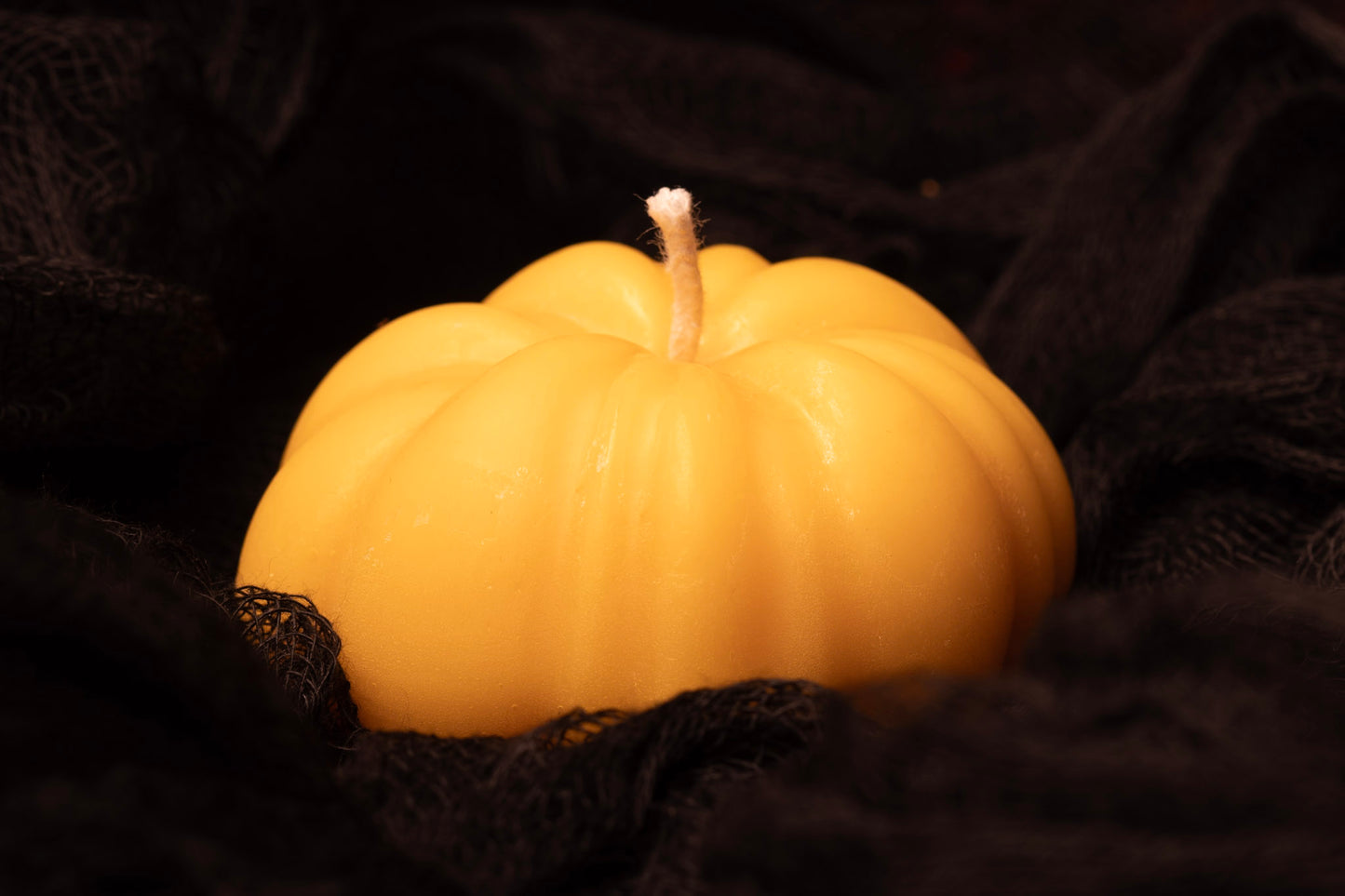 Autumn Beeswax Pumpkin Candle, Perfect for Autumn & Halloween Decor, Handmade from 100% beeswax sourced from small-scale London beekeepers, Perfect Autumn gift, Candle centrepiece