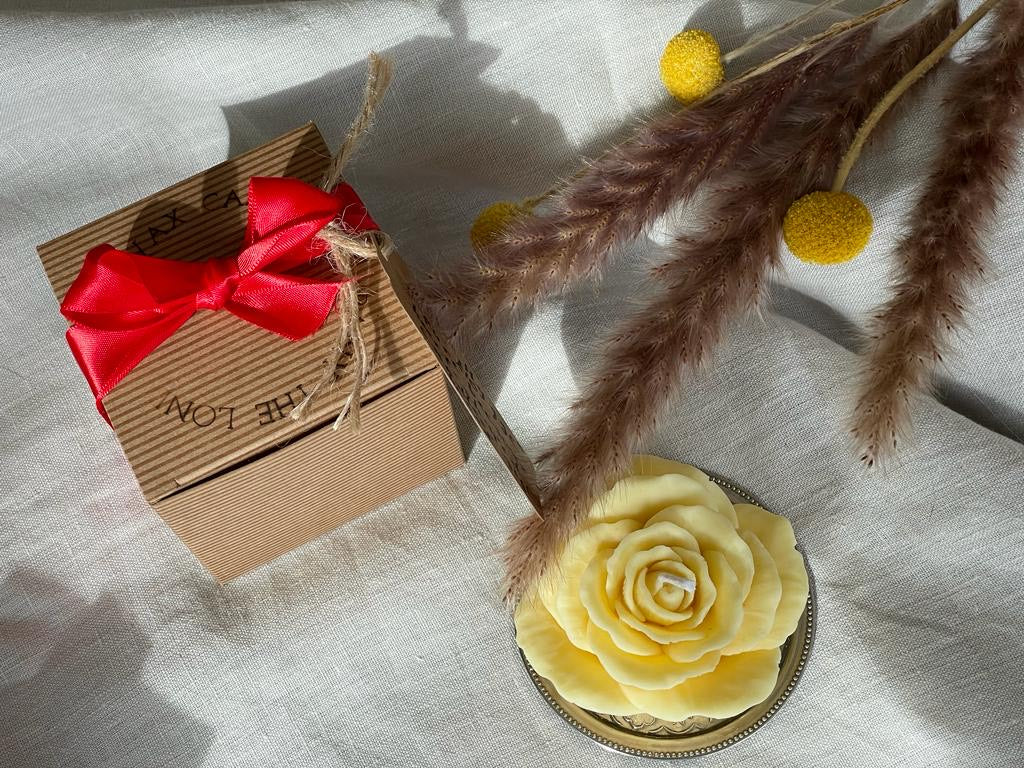 The London Beeswax organic scented lavender rose candle, Personalised thank you/friendship gift set, Beeswax sourced from small-scale London beekeepers, Candle centrepiece, Summer scented candle