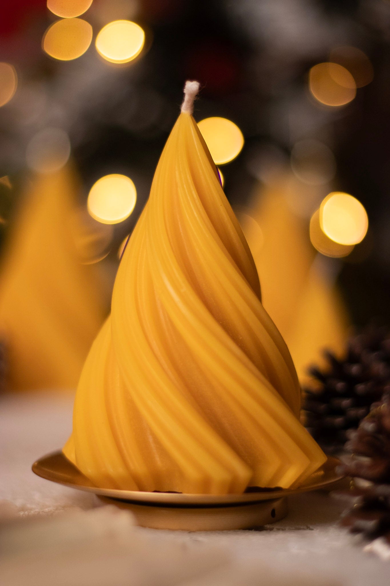 Pure Beeswax Fir Tree Candle, Handmade from 100% beeswax sourced from small-scale London beekeepers, Perfect Winter gift, Candle centrepiece, Natural beeswax candle
