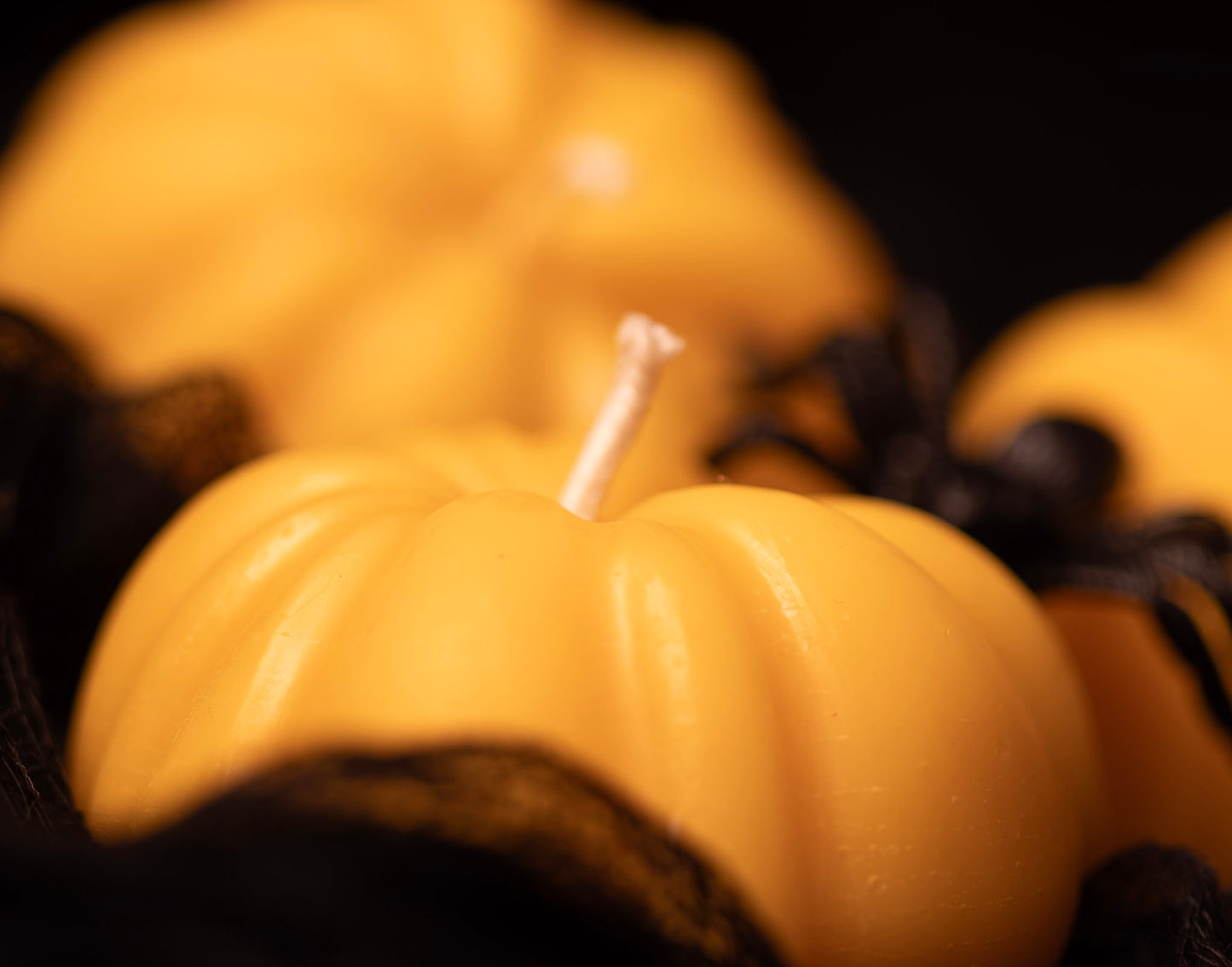 Autumn Beeswax Pumpkin Candle, Perfect for Autumn & Halloween Decor, Handmade from 100% beeswax sourced from small-scale London beekeepers, Perfect Autumn gift, Candle centrepiece