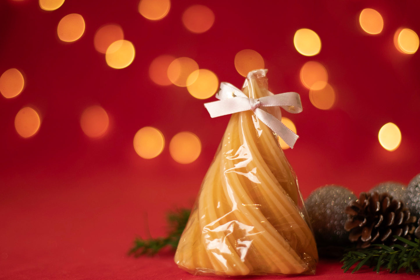 Pure Beeswax Fir Tree Candle, Handmade from 100% beeswax sourced from small-scale London beekeepers, Perfect Winter gift, Candle centrepiece, Natural beeswax candle