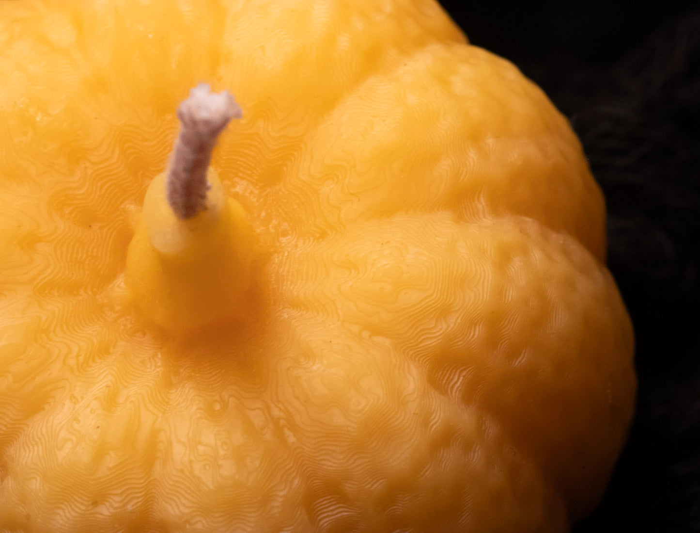 Mini / Small Beeswax Pumpkin Candle, Perfect for Autumn & Halloween Decor, Handmade from 100% beeswax sourced from small-scale London beekeepers, Perfect Winter gift, Candle centrepiece, Natural beeswax candle