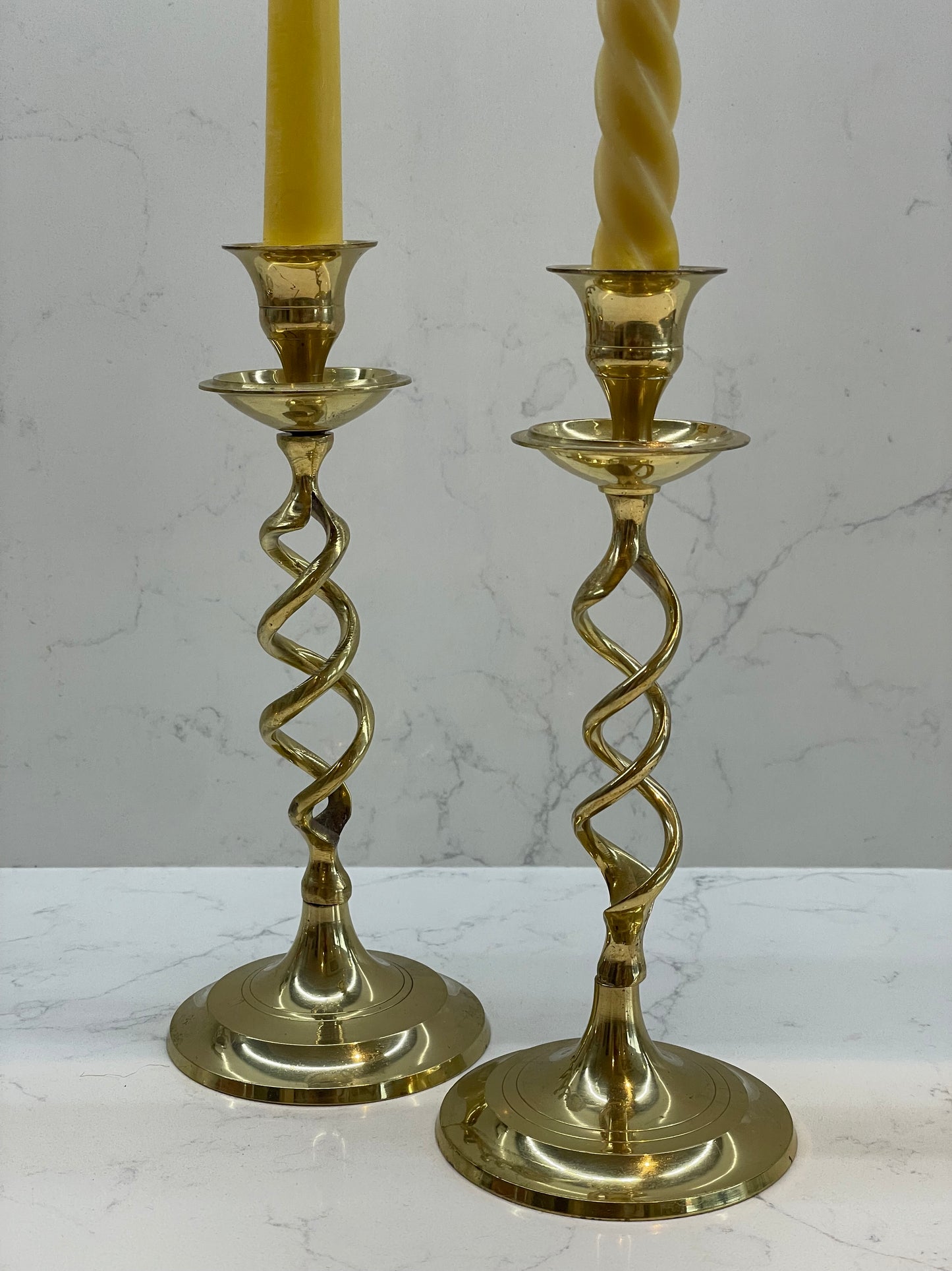 Charming barley twist candlesticks with 4 pure London beeswax dinner candles. Vintage gold tone brass mixed pair of candlesticks. Unique candle gift set. Candle light