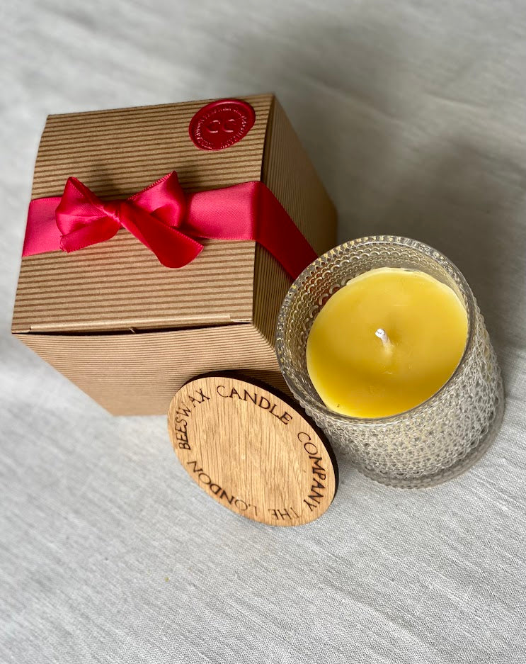 Pure beeswax luxury wood wick candle with oak lid, Sustainable gift, Personalised candle gift box, Candles made from 100% pure beeswax sourced from small-scale London beekeepers