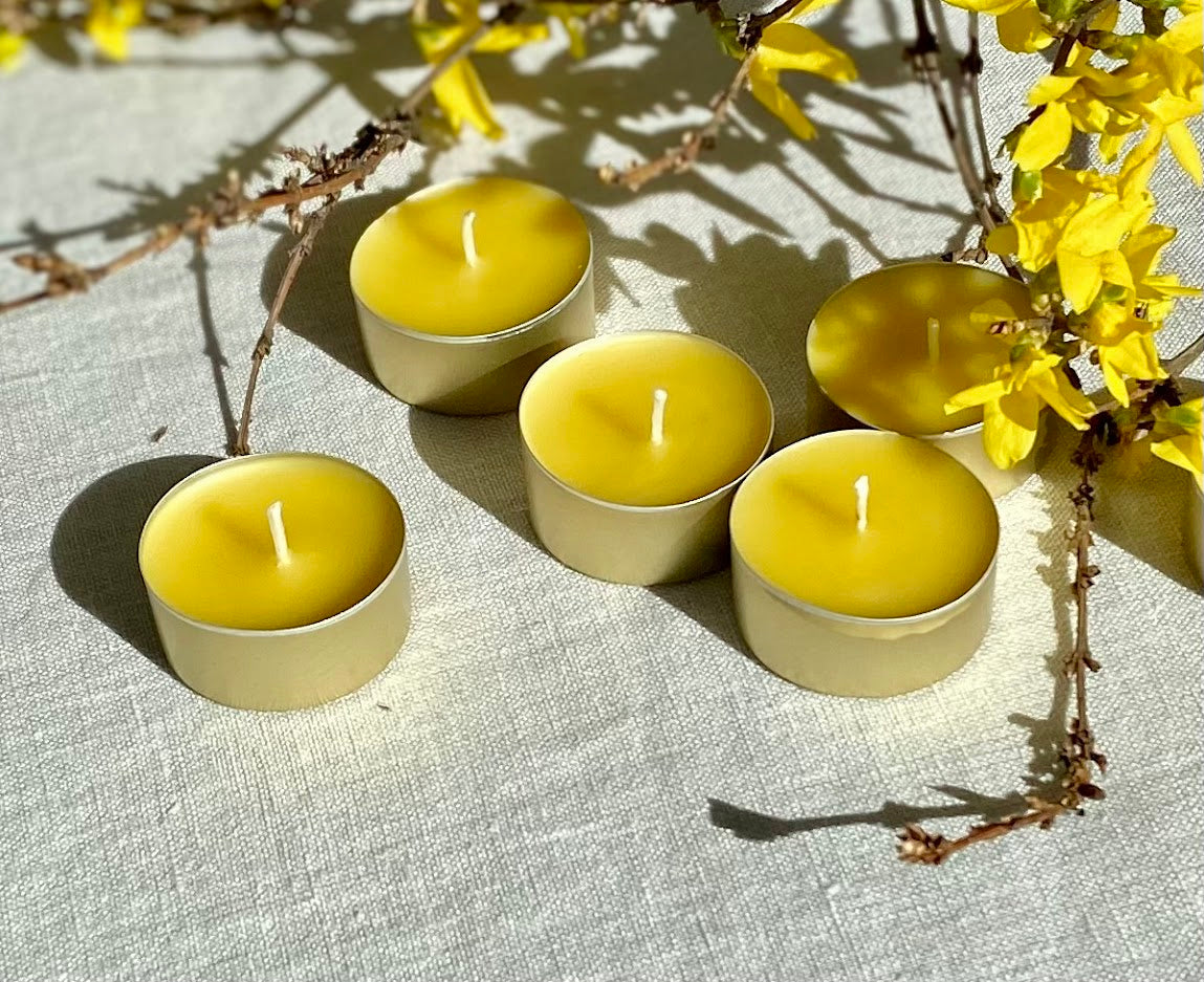 Pure beeswax tealight, Candles made from 100% pure beeswax sourced from small-scale London beekeepers, Natural and clean tealights