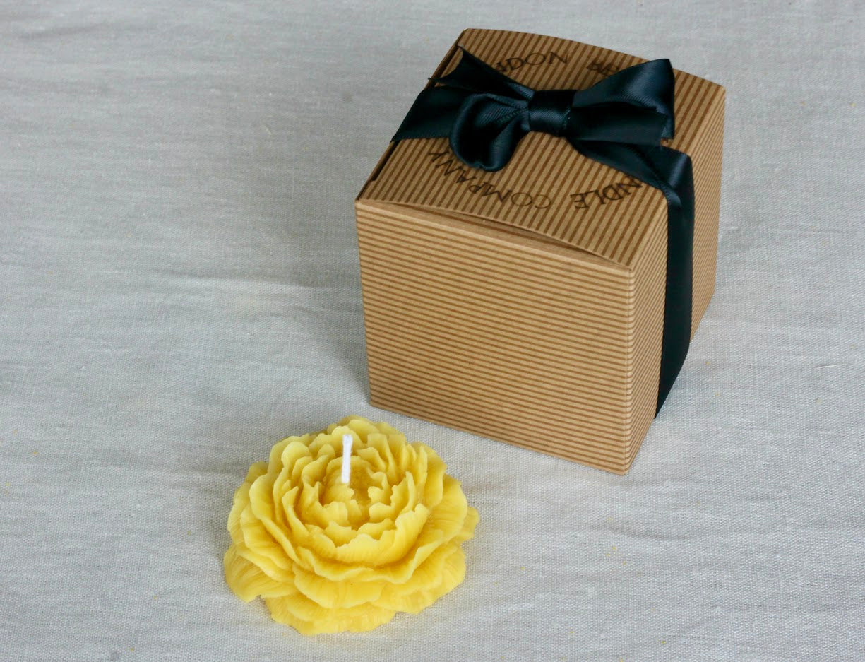 Eco-friendly beeswax peony candle gifts, Eco party favours, Beeswax sourced from small-scale London beekeepers, Bee friendly candle gifts