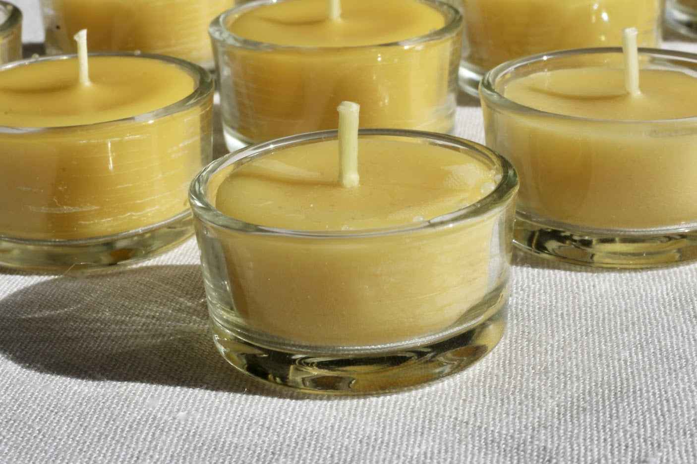 Pure beeswax tealight in glass holder, Zero waste refills, Candles made from 100% pure beeswax sourced from small-scale London beekeepers, Sustainable candle light