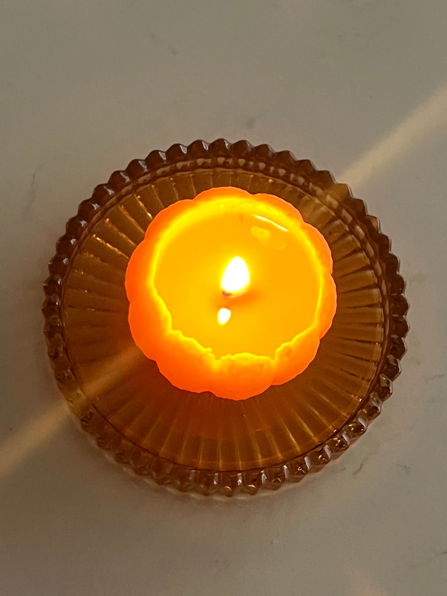 Mini / Small Beeswax Pumpkin Candle, Perfect for Autumn & Halloween Decor, Handmade from 100% beeswax sourced from small-scale London beekeepers, Perfect Winter gift, Candle centrepiece, Natural beeswax candle