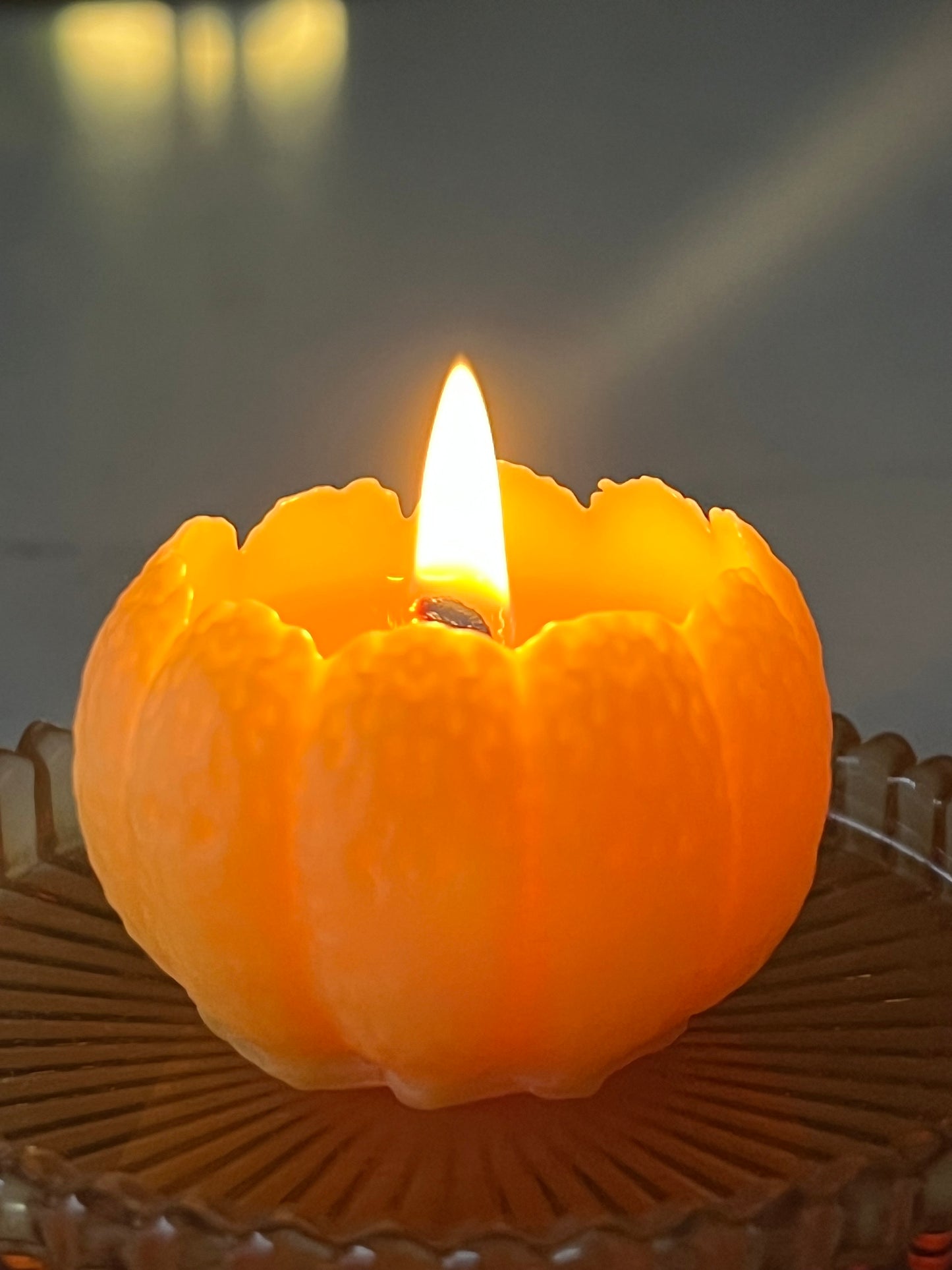 Mini / Small Beeswax Pumpkin Candle, Perfect for Autumn & Halloween Decor, Handmade from 100% beeswax sourced from small-scale London beekeepers, Perfect Winter gift, Candle centrepiece, Natural beeswax candle