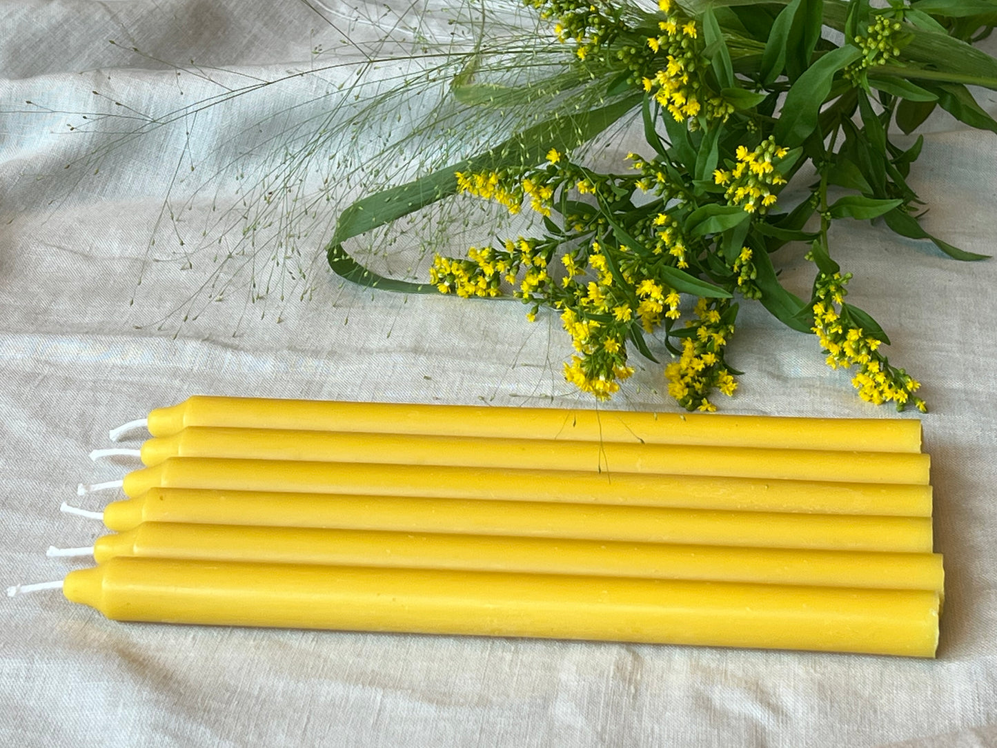 NEW! Pair of handmade pure beeswax STRAIGHT dinner candles, Long burning, Eco-friendly candles, Candles made from 100% pure beeswax sourced from small-scale London beekeepers, Healthy advent wreath candles