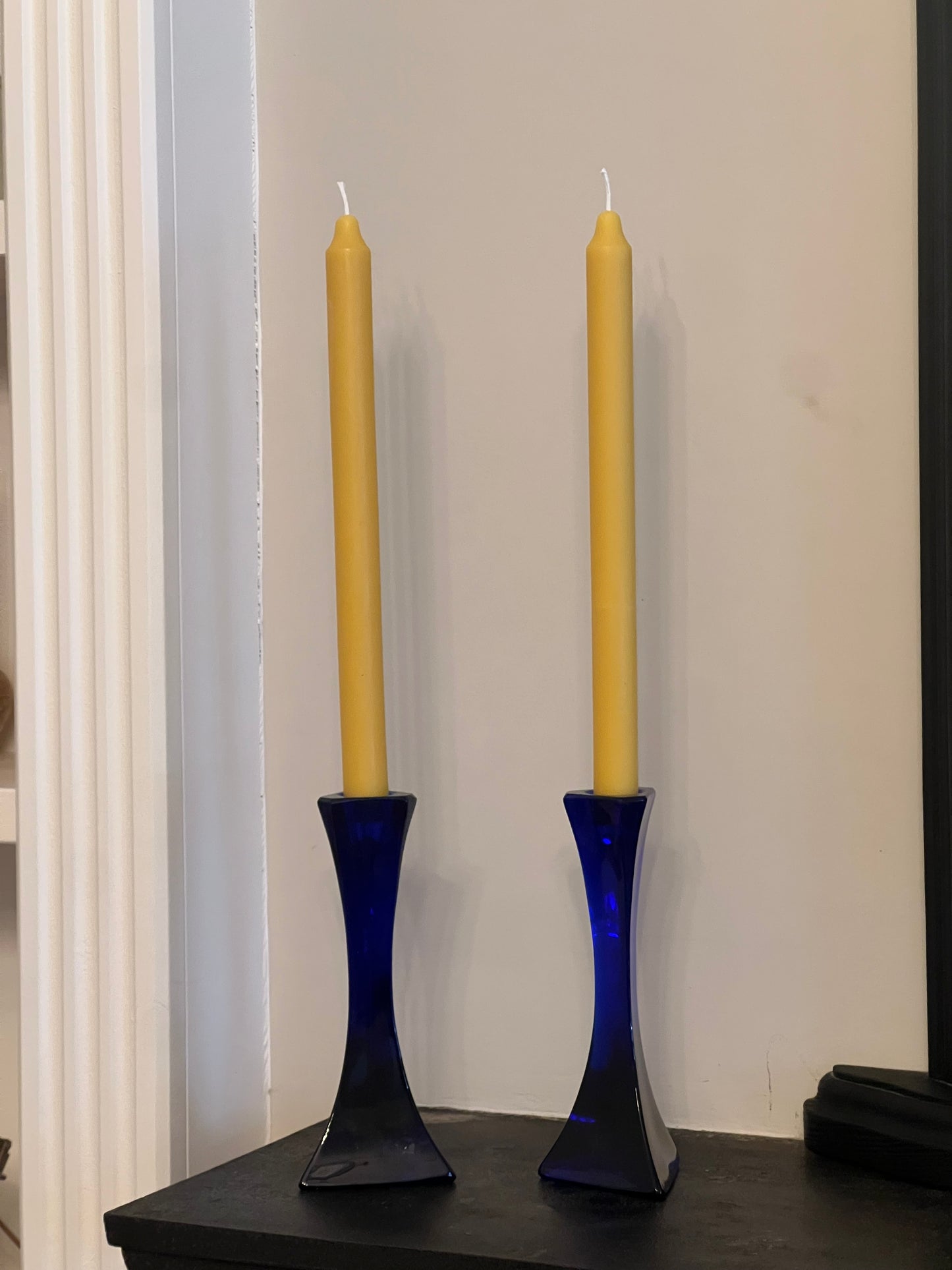 NEW! Pair of handmade pure beeswax STRAIGHT dinner candles, Long burning, Eco-friendly candles, Candles made from 100% pure beeswax sourced from small-scale London beekeepers, Healthy advent wreath candles