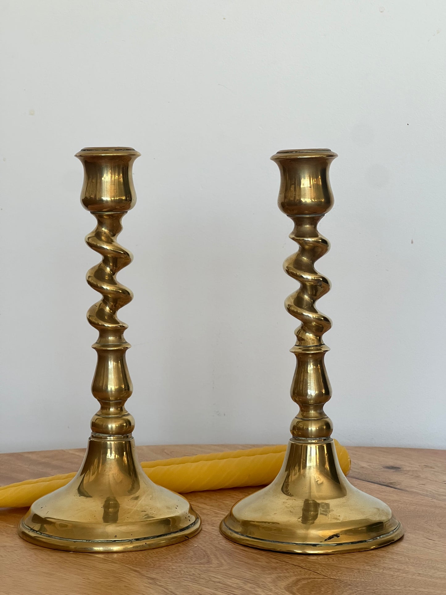 Charming pair of antique brass twist candlesticks with 2 pure London beeswax slow burning lightly spiralled dinner candles. Unique candle gift set.  Perfect Christmas gift
