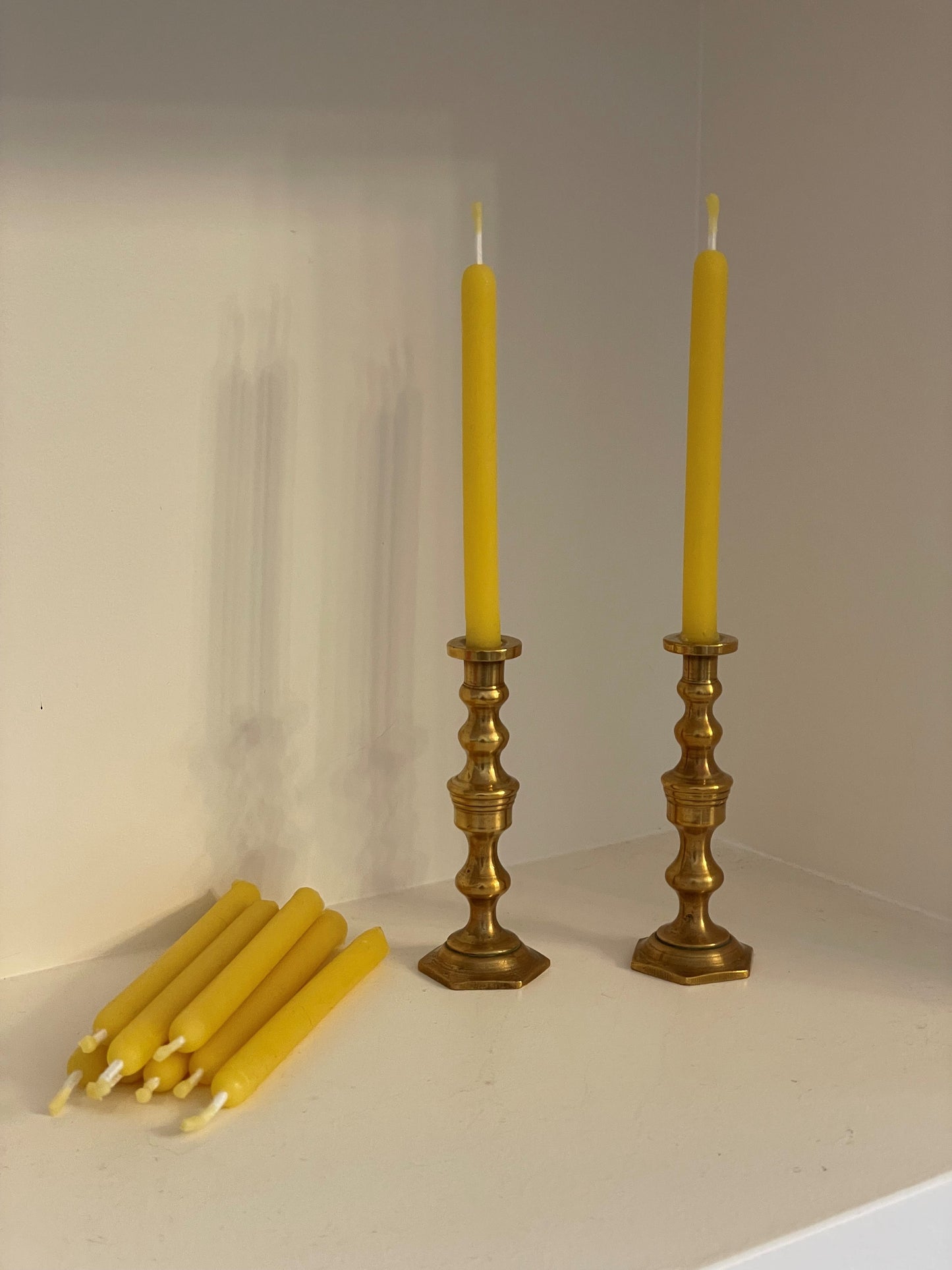 A beautiful pair of vintage brass mini (7cm) candlestick holders with 10 matching petite pure beeswax dinner candle gift set, Vintage brass decor, Thin beeswax taper candles, Hygge