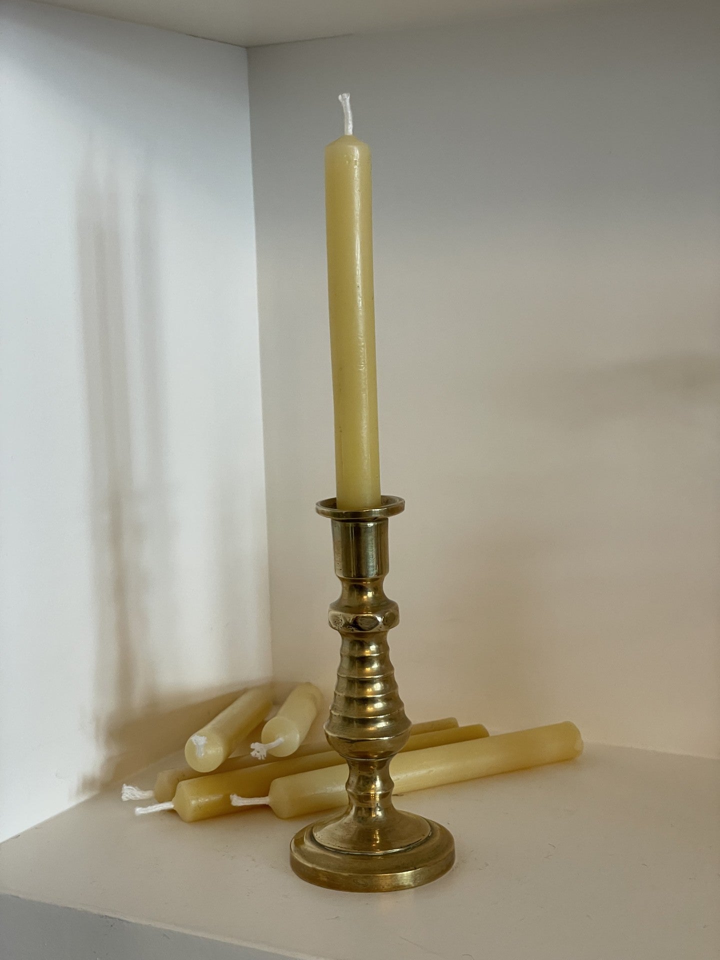 Charming antique brass candlesticks with 6 pure London beeswax dinner candles. Vintage brass mixed pair of candlesticks. Unique Christmas candle gift set. Candle light